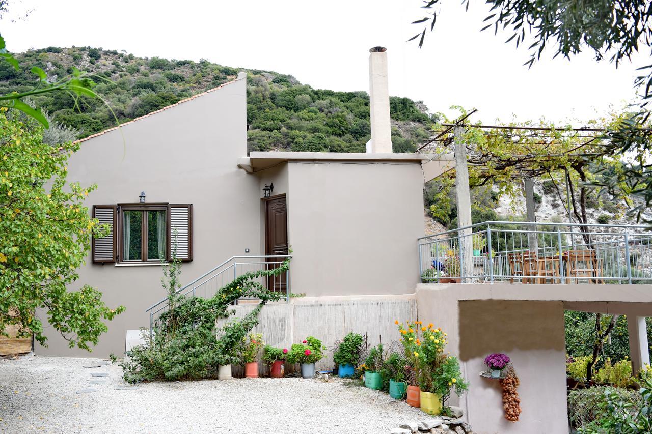 Villa Portreto Kambanos エクステリア 写真
